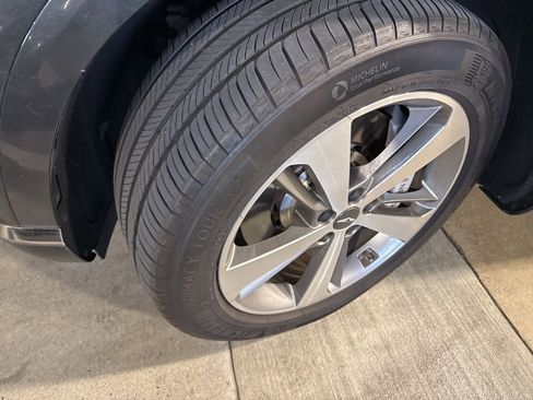 Used 2024 Genesis GV80 2.5T w/ Advanced Package image 3