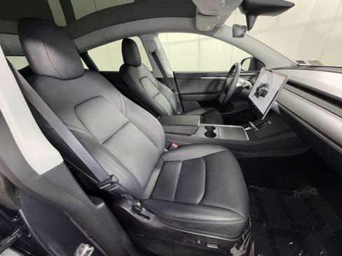 Used 2023 Tesla Model Y Long Range image 27