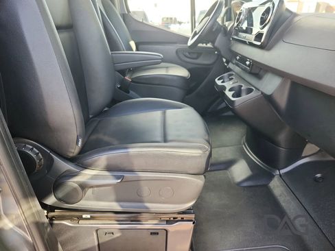 Used 2022 Mercedes-Benz Sprinter 4500 w/ Parking Package image 25