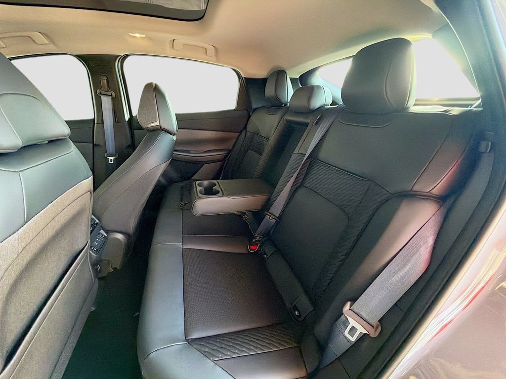 New 2026 Nissan Leaf Platinum+ w/ Cargo Package (Platinum+) FWD image 27