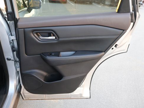 Used 2022 Nissan Rogue SL image 13