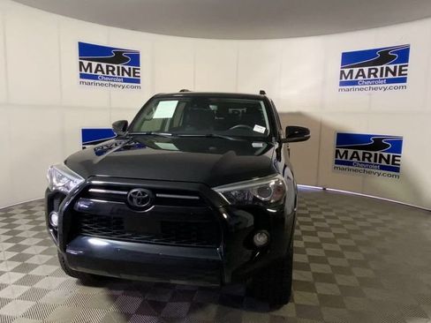 Used 2020 Toyota 4Runner SR5 Premium w/ Moonroof Package AWD/4WD image 5