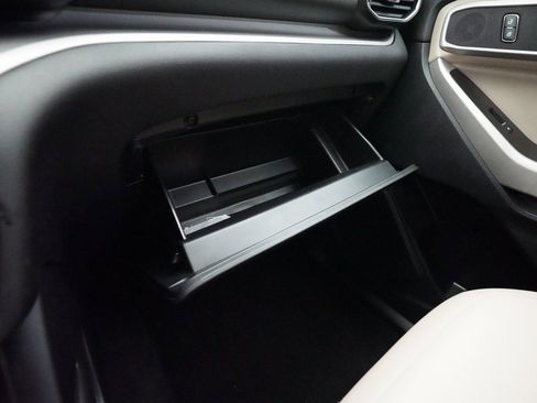 Used 2023 Ford Explorer XLT w/ Equipment Group 202A image 31