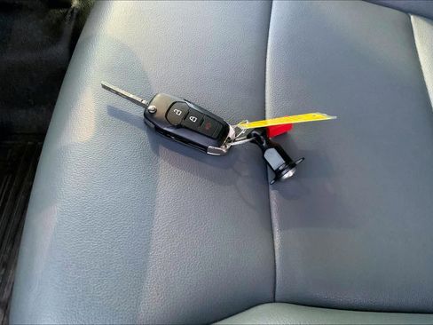 Used 2025 Ford F250 XL w/ XL Chrome Package image 13