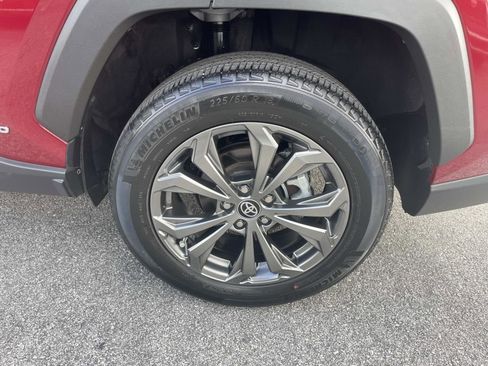 Used 2022 Toyota RAV4 XLE Premium image 11