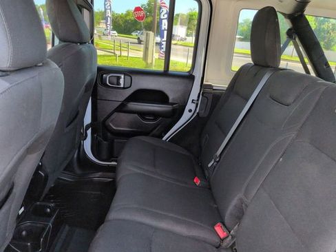 Used 2021 Jeep Wrangler Unlimited Sahara AWD/4WD image 14