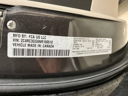 Used 2022 Chrysler Pacifica Limited image 32