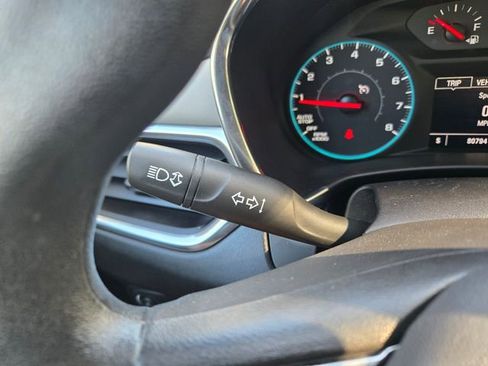 Used 2018 Chevrolet Equinox LT FWD image 20