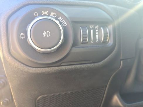 Used 2021 Jeep Wrangler Unlimited Sahara AWD/4WD image 14