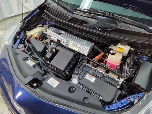 Used 2017 Toyota Prius V Three image 8