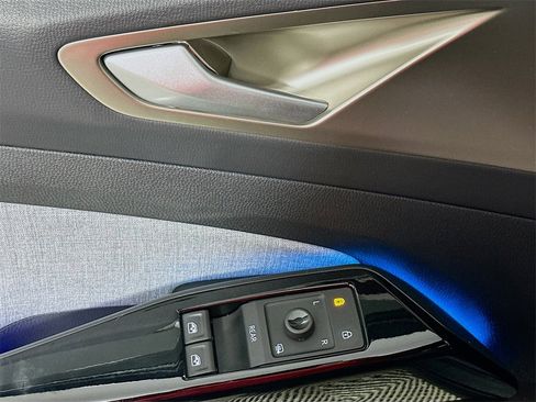 Used 2023 Volkswagen ID.4 Pro image 21