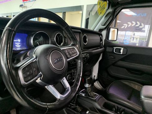 Used 2022 Jeep Wrangler Unlimited Sahara w/ Cold Weather Group AWD/4WD image 8