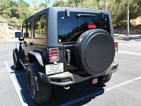 Used 2016 Jeep Wrangler Unlimited Sahara AWD/4WD image 12