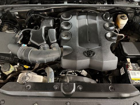 Used 2017 Toyota 4Runner SR5 RWD image 41