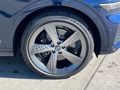 Used 2023 Genesis GV70 2.5T w/ Sport Prestige Package image 4