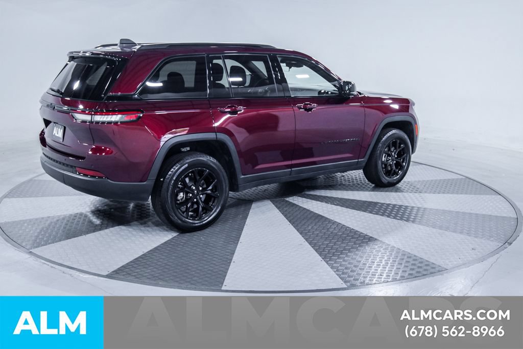 Used 2025 Jeep Grand Cherokee Altitude AWD/4WD image 9