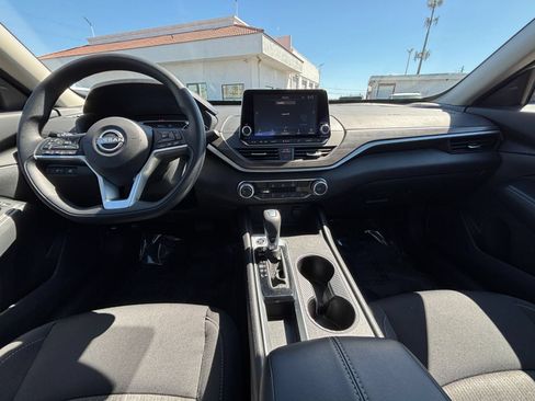 Used 2025 Nissan Altima 2.5 SV FWD image 33
