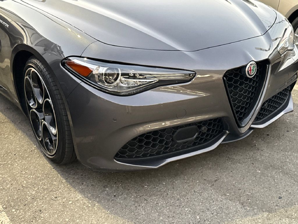Used 2022 Alfa Romeo Giulia Veloce RWD image 18