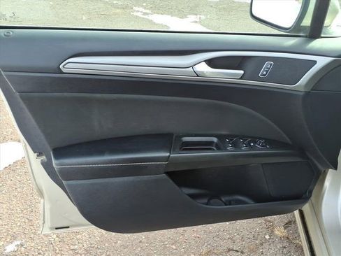 Used 2019 Ford Fusion SE image 10