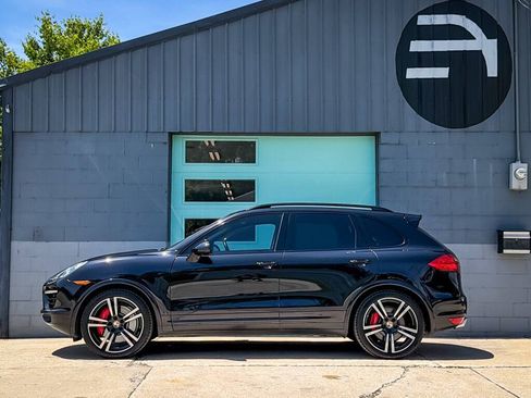 Used 2014 Porsche Cayenne Turbo S AWD/4WD image 3