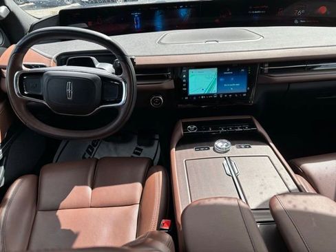 Used 2025 Lincoln Navigator Reserve AWD/4WD image 19