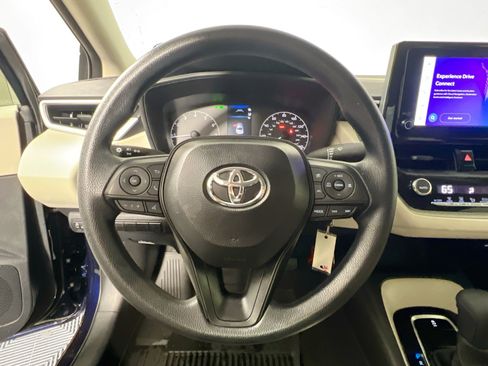 Used 2025 Toyota Corolla LE FWD image 17
