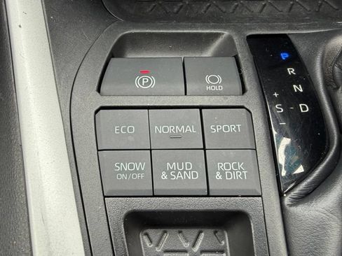 Used 2023 Toyota RAV4 LE AWD/4WD image 22