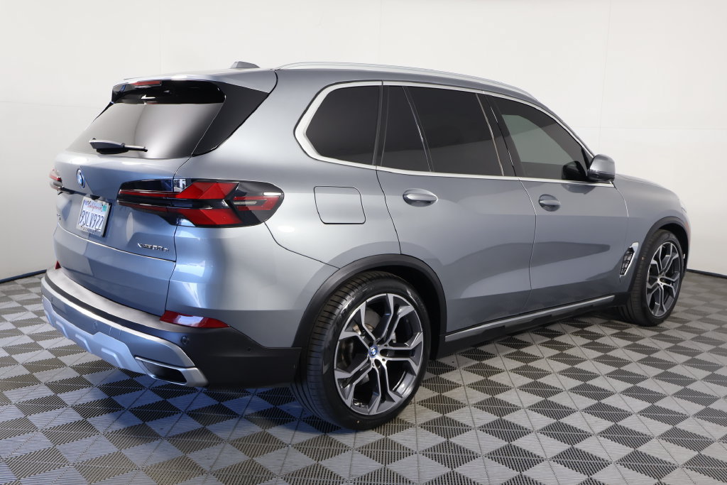 Certified 2025 BMW X5 xDrive50e w/ Climate Comfort Package AWD/4WD image 4