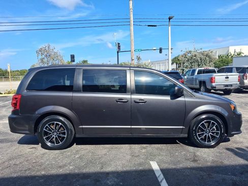 Used 2018 Dodge Grand Caravan GT FWD image 5