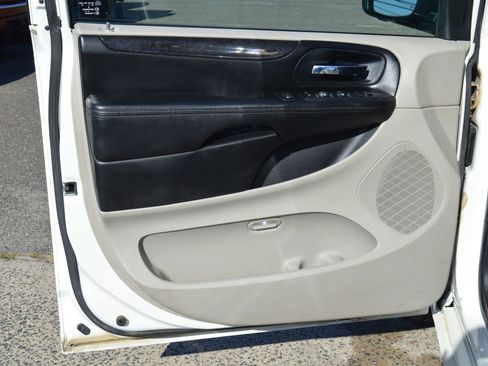 Used 2013 Dodge Grand Caravan SE image 34
