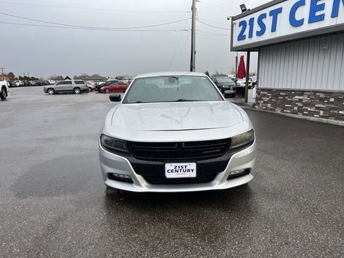 Used 2020 Dodge Charger SXT w/ Blacktop Package image 2