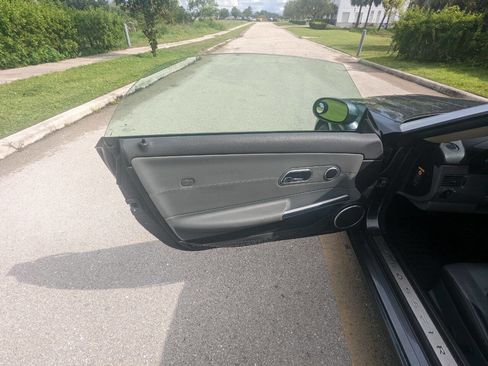 Used 2005 Chrysler Crossfire Limited image 13