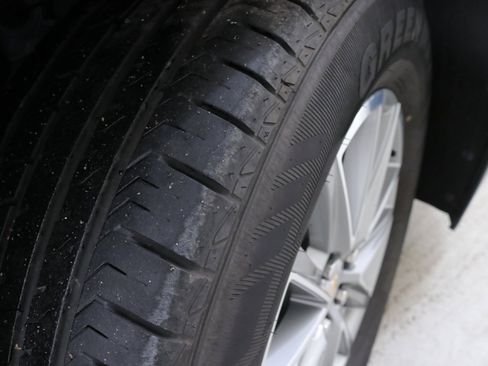 Used 2023 Chevrolet Traverse LT image 32