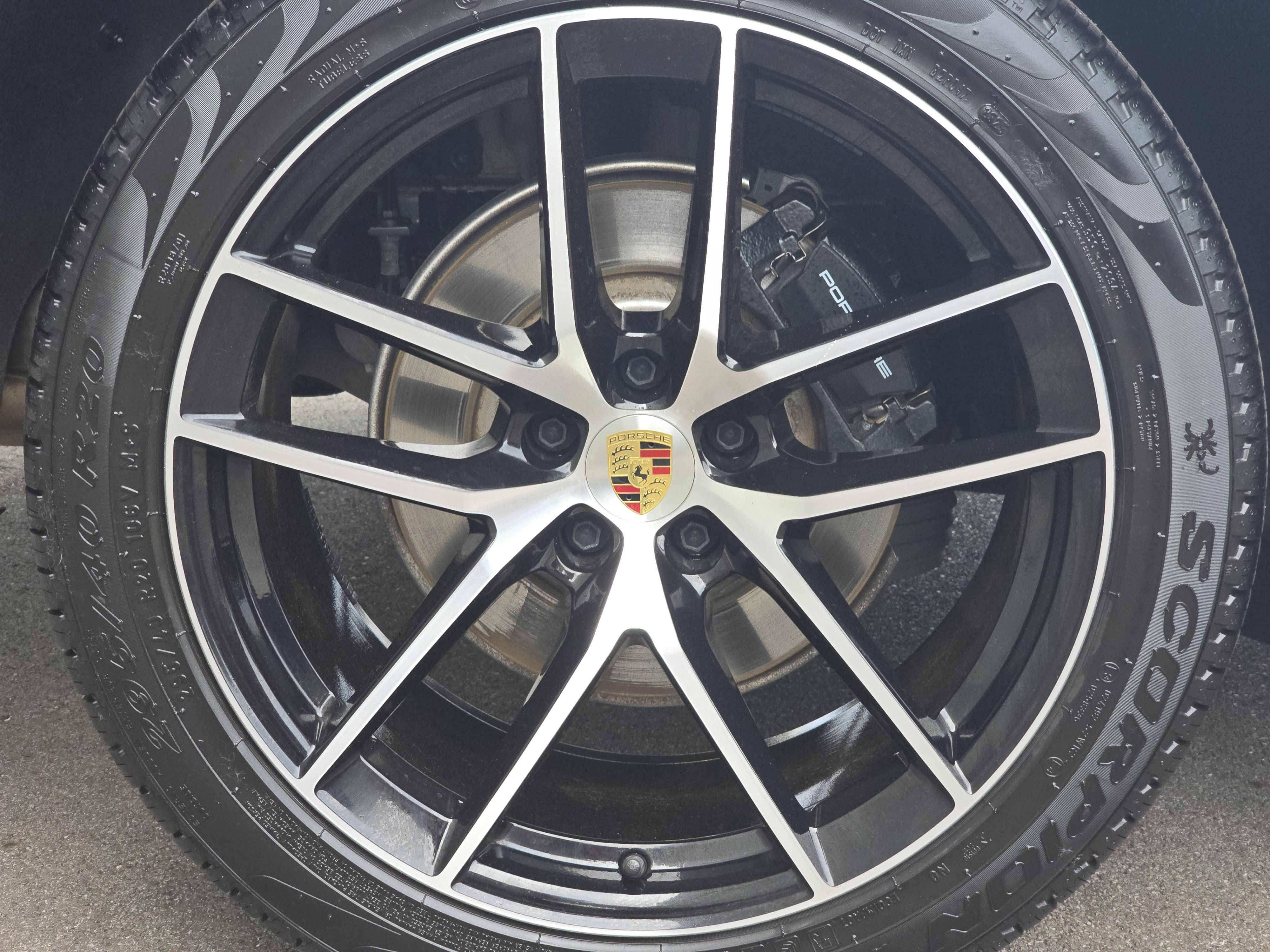 Certified 2026 Porsche Macan AWD/4WD image 17