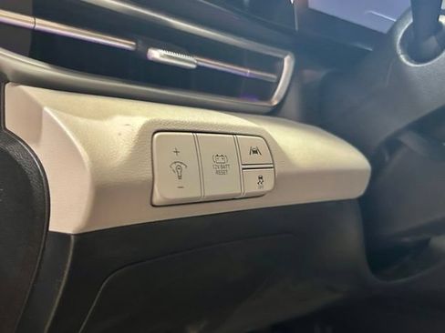 Used 2023 Hyundai Elantra Limited FWD image 22