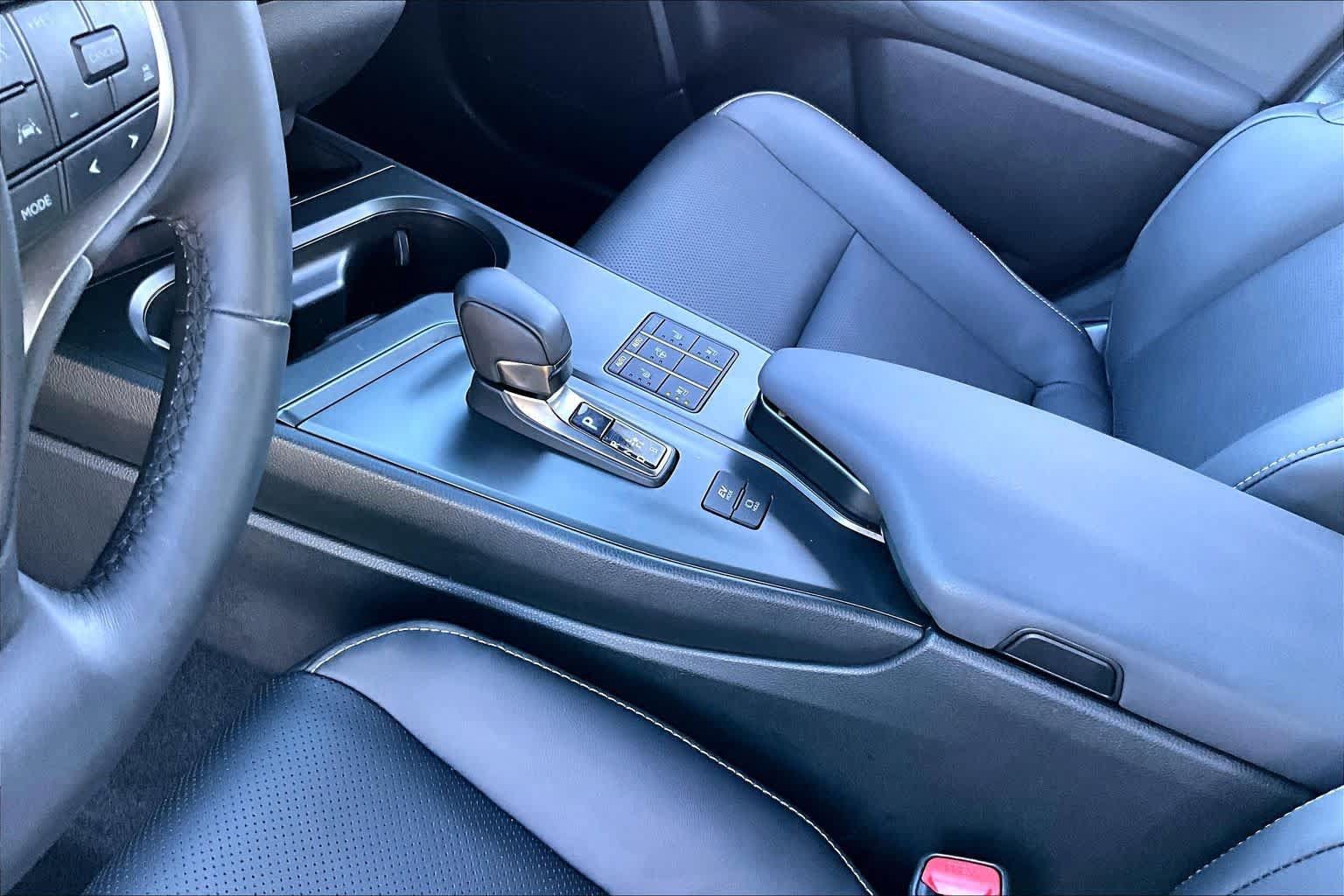 Used 2025 Lexus UX 300h FWD w/ Accessory Package (Z1) image 14