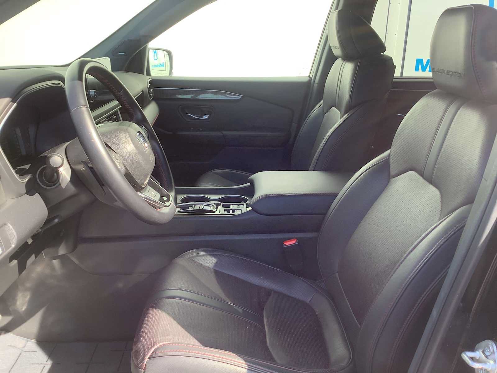Used 2025 Honda Pilot Black Edition image 3