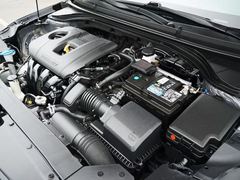 Used 2020 Hyundai Elantra SE FWD image 28