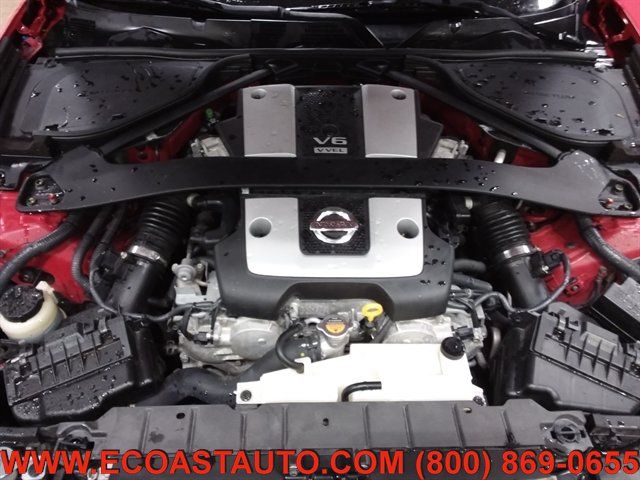 Used 2009 Nissan 370Z Touring RWD image 9