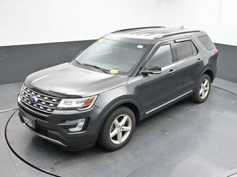 Used 2016 Ford Explorer XLT AWD/4WD image 30