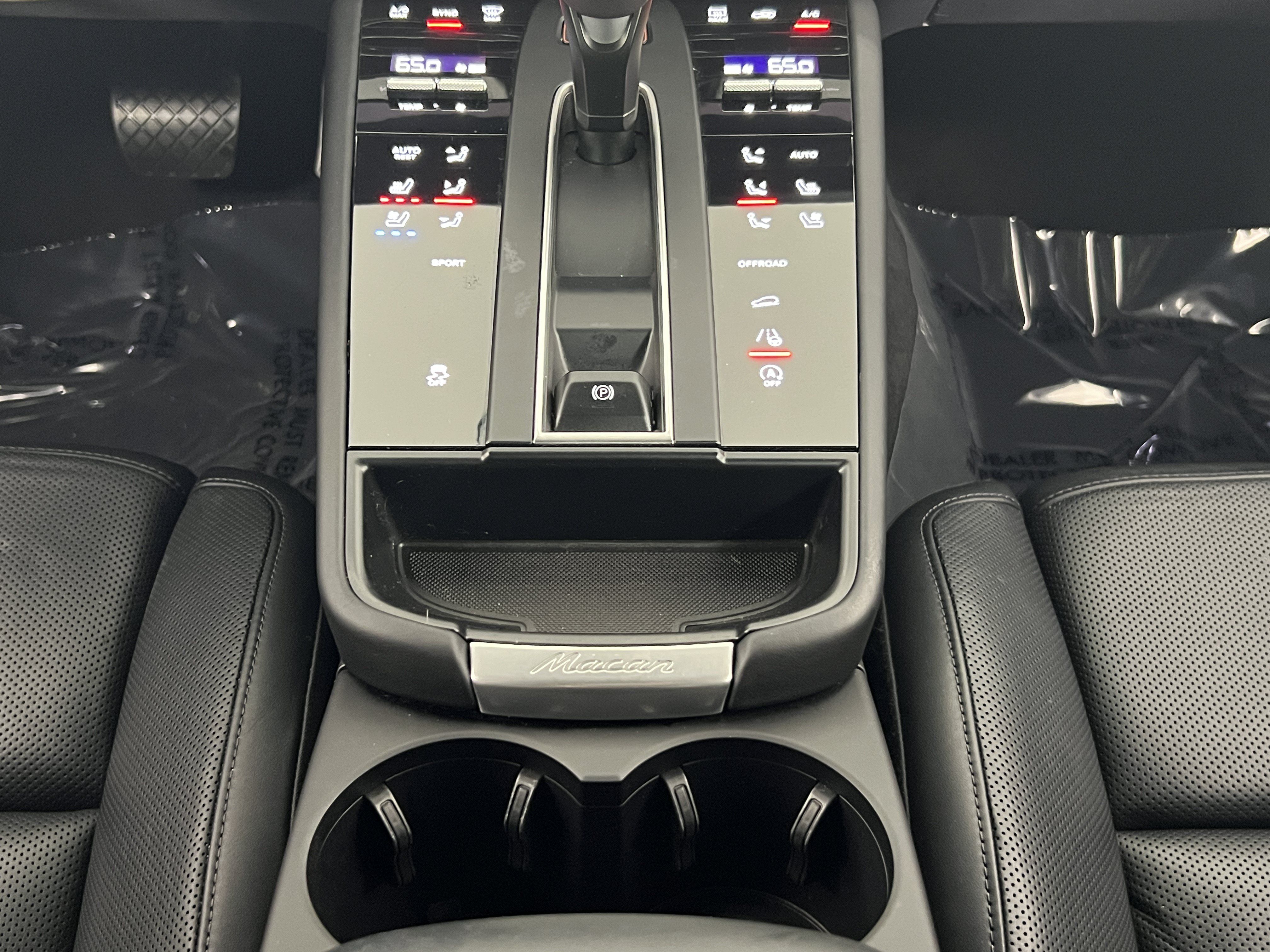 Certified 2024 Porsche Macan AWD/4WD image 20