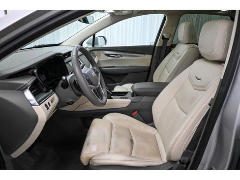 Used 2017 Cadillac XT5 Luxury w/ Driver Awareness Package image 10