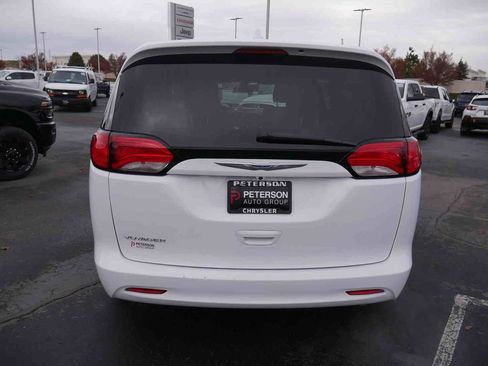 Used 2020 Chrysler Voyager LX image 17