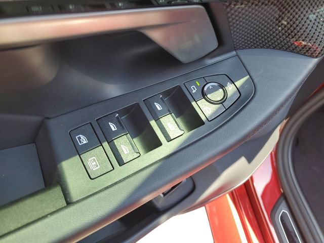 Used 2025 BMW M5 w/ Carbon Package AWD/4WD image 9