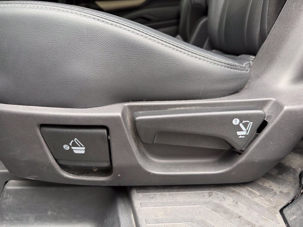 Used 2022 Subaru Ascent Limited w/ Technology Package AWD/4WD image 28