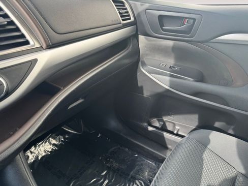 Certified 2019 Toyota Highlander LE AWD/4WD image 25