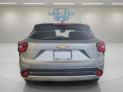 Used 2024 Chevrolet Trax LT w/ Driver Confidence Package image 4