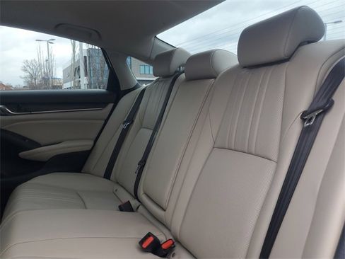 Used 2019 Honda Accord Touring image 9