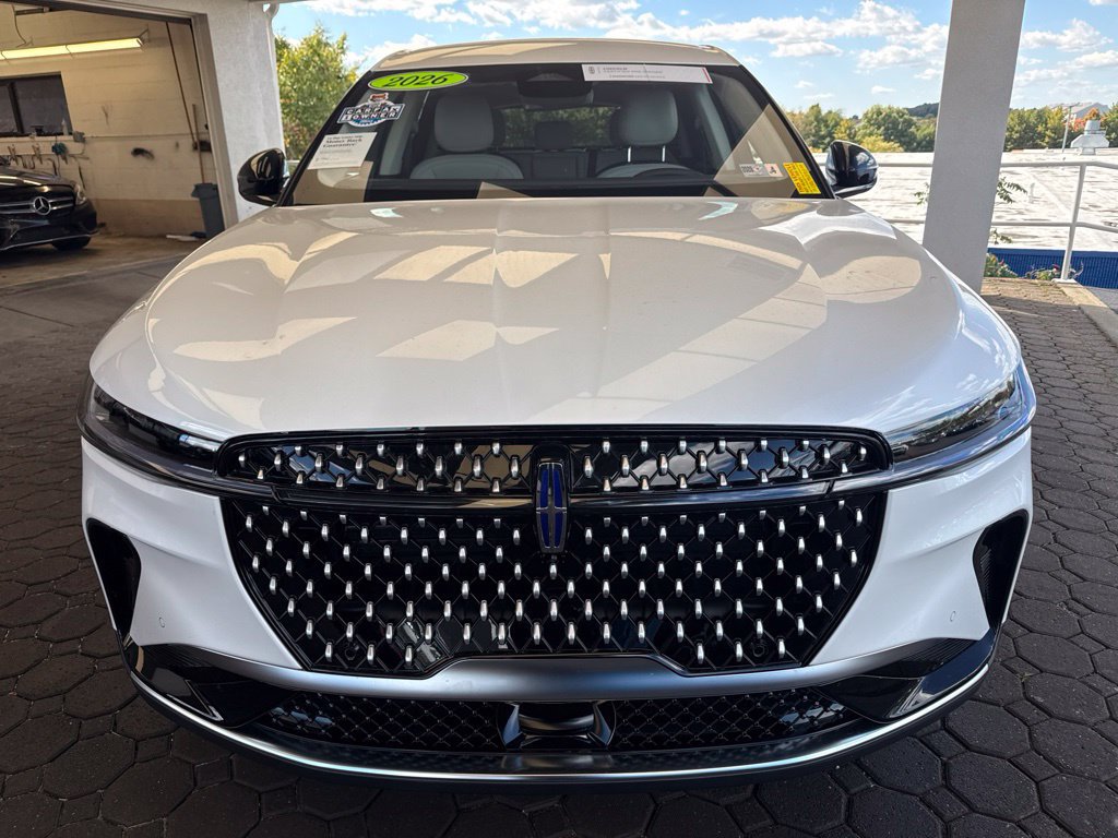 Used 2026 Lincoln Nautilus Premier AWD/4WD image 2