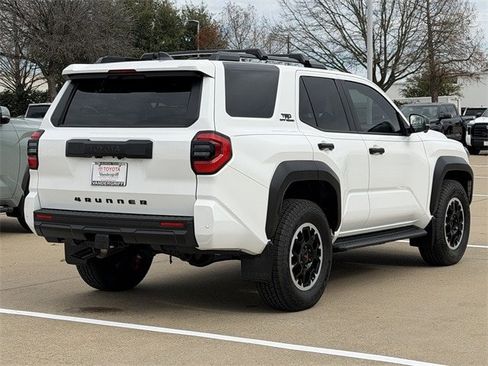 Certified 2025 Toyota 4Runner TRD Off-Road Premium image 4